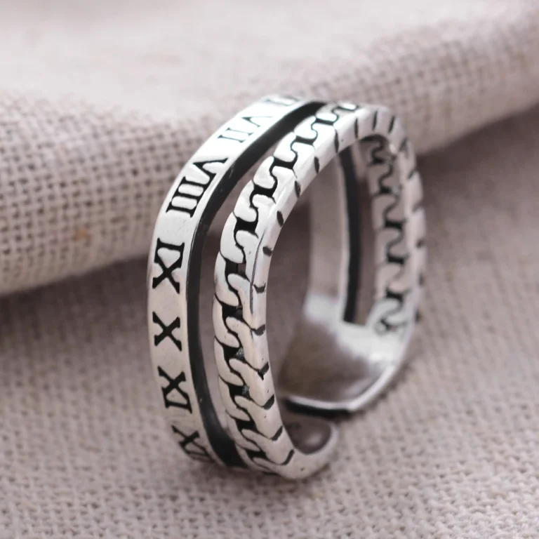 womens ring with Roman Numerals luxury - Image 3