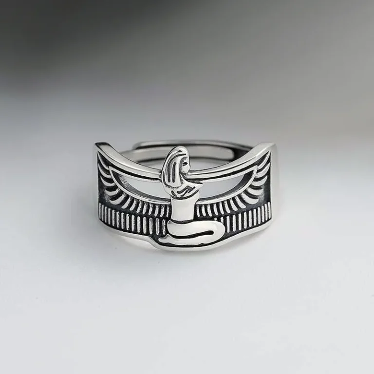 Queen ring