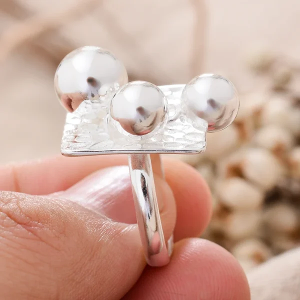 Pearl ring​ Fashion Movable Ball For Women - Image 3